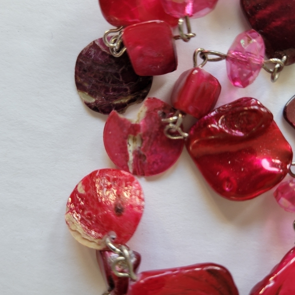 Red Shell Chain Necklace - Picture 4 of 8
